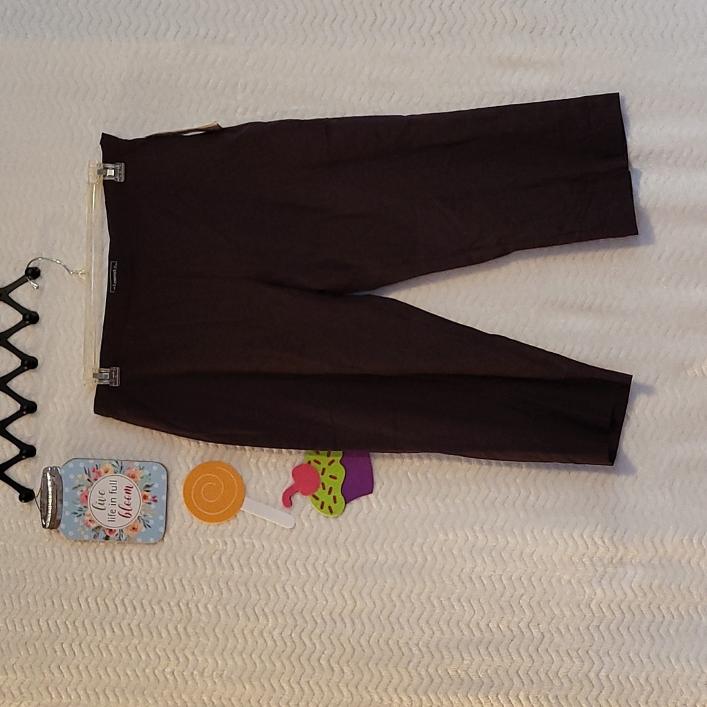 Elementz Capris New With Tags. Lades Petite Large